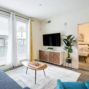 Luxurious Poolside Oasis Heart Of Midtown! Apartment Phoenix