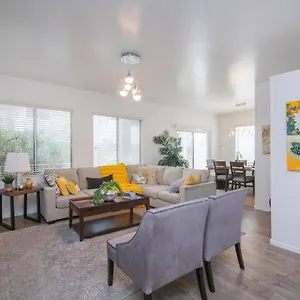Stylish - Rates Now! Holiday home Phoenix