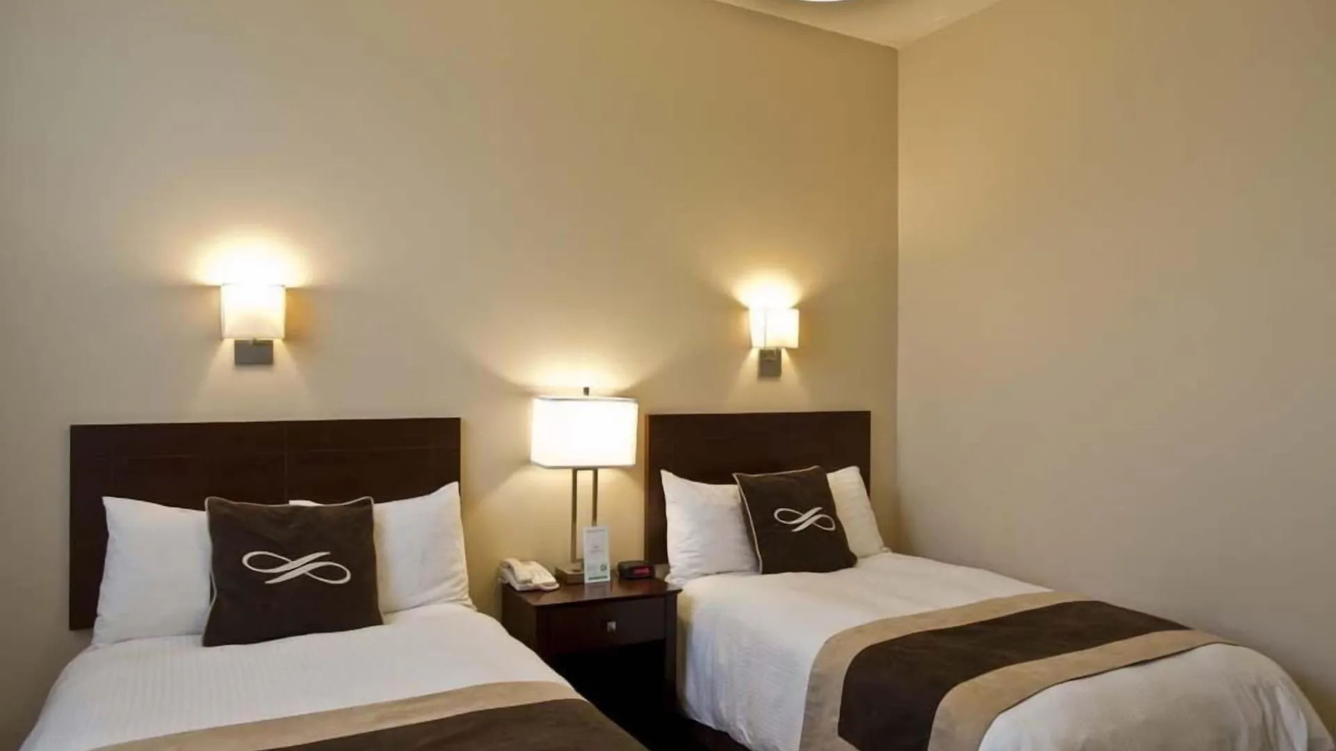 Pointe Plaza Hotel (Adults Only) New York