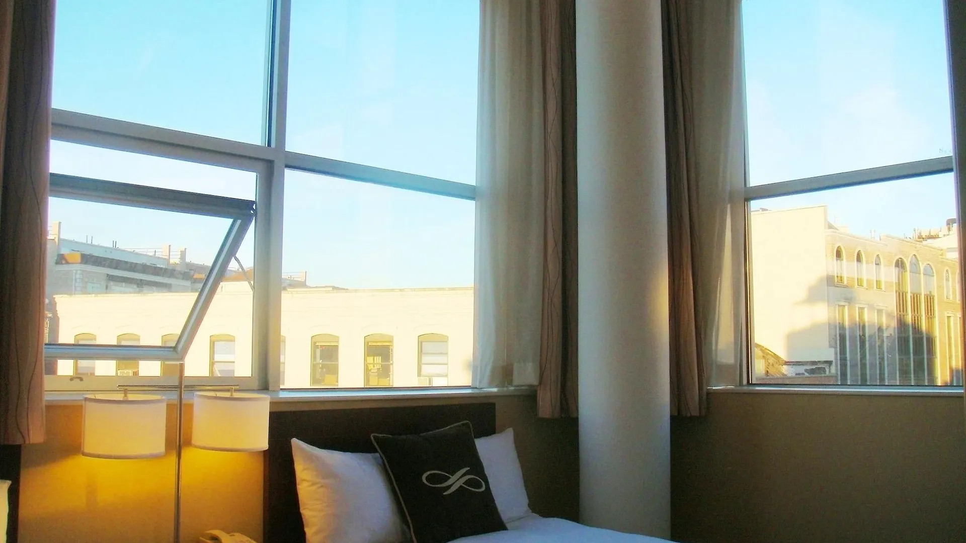 Pointe Plaza Hotel (Adults Only) New York