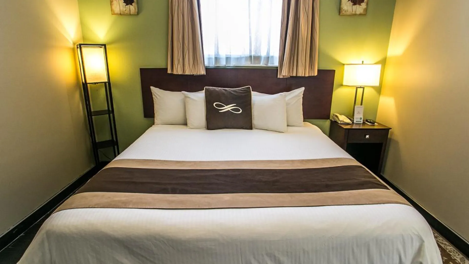 Pointe Plaza Hotel (Adults Only) New York
