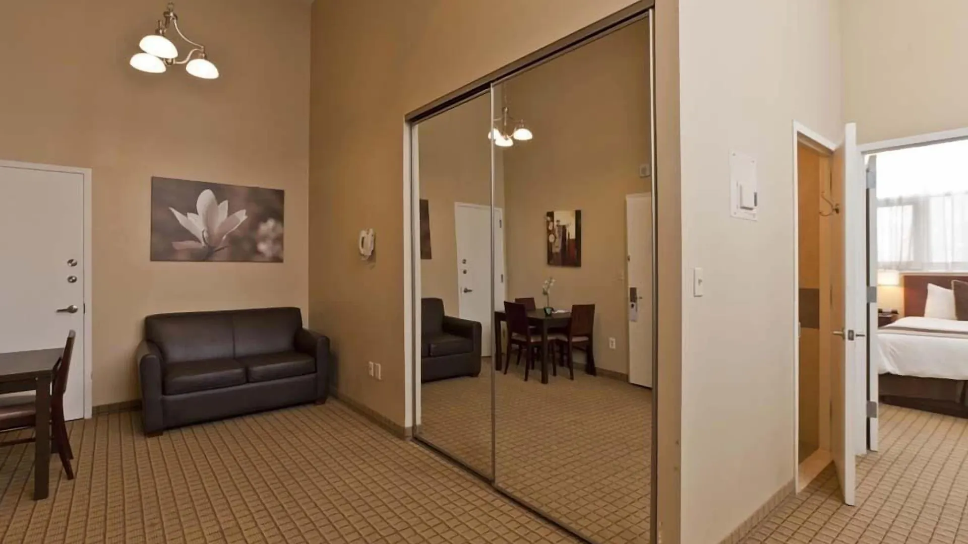 Pointe Plaza Hotel (Adults Only) New York